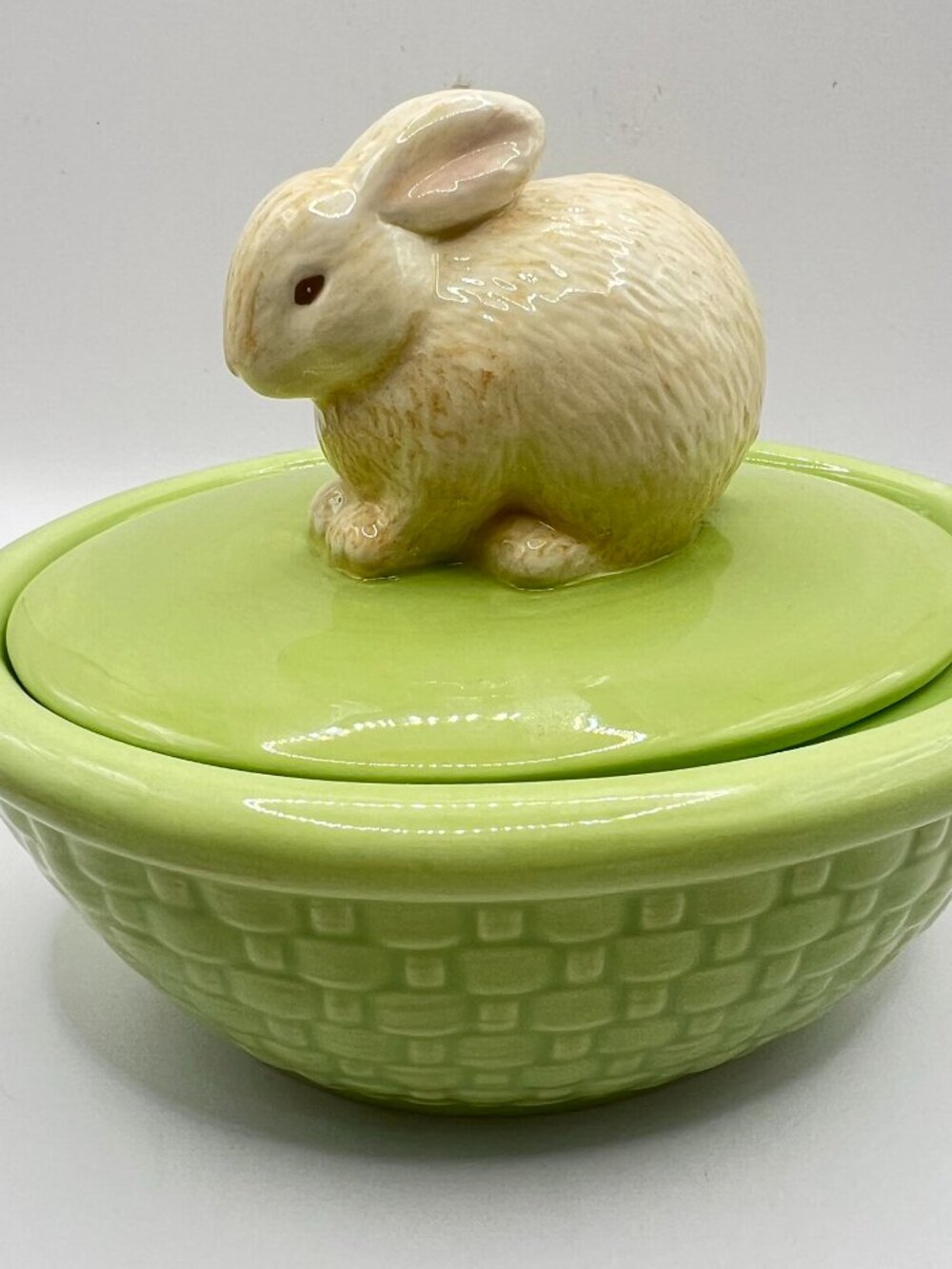 Hallmark Candy Dish Bunny Rabbit Topper Green Basketweave Spring Easter MINT 5"